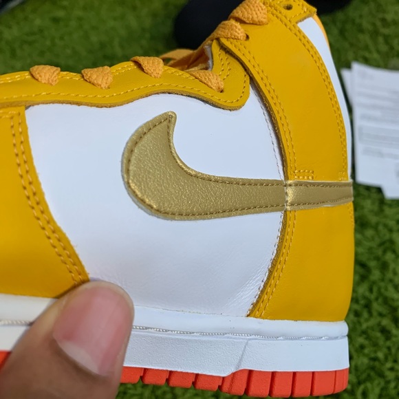 Nike Dunk High university gold and metallic gold - Picture 5 of 5